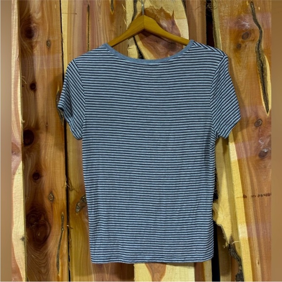 BUNDLE 2 Women’s Tops Medium - Picture 3 of 12